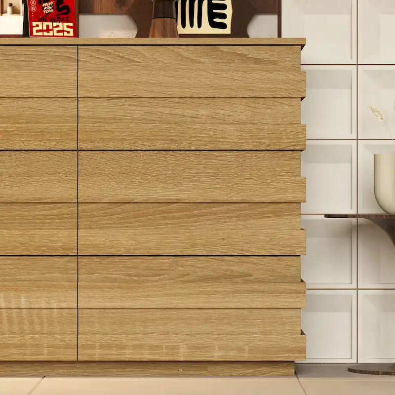 Cassettiera a 9 cassetti: Finitura in legno chiaro con un design lineare moderno per un ampio spazio di archiviazione