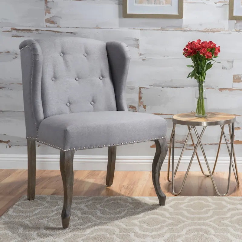 Poltrona d'accento Niclas Wing Back con borchie in tessuto by