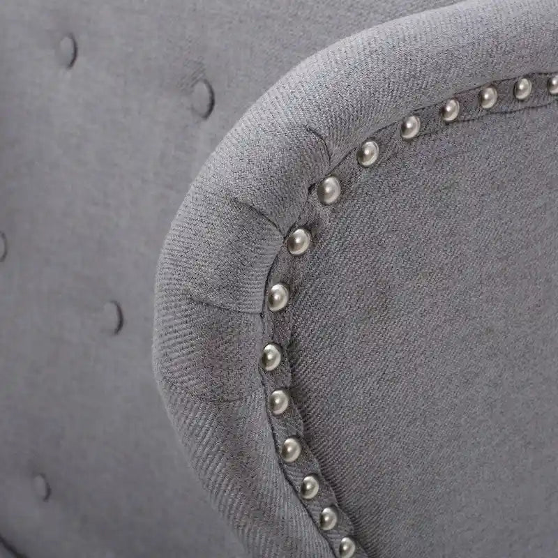 Poltrona d'accento Niclas Wing Back con borchie in tessuto by