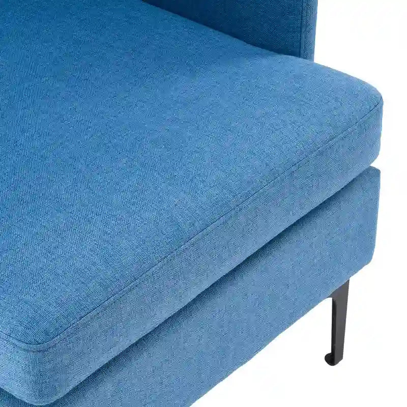 Poltrona di design rivestita in lino