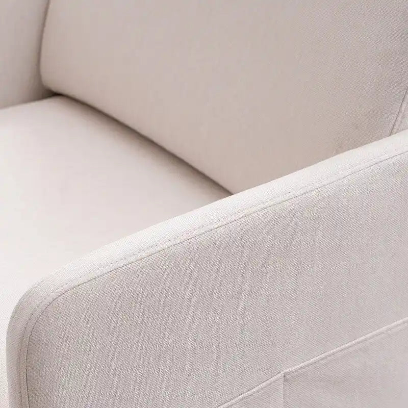 Poltrona di design rivestita in lino