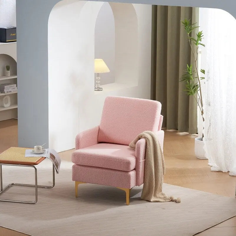 Poltrona di design rivestita in lino