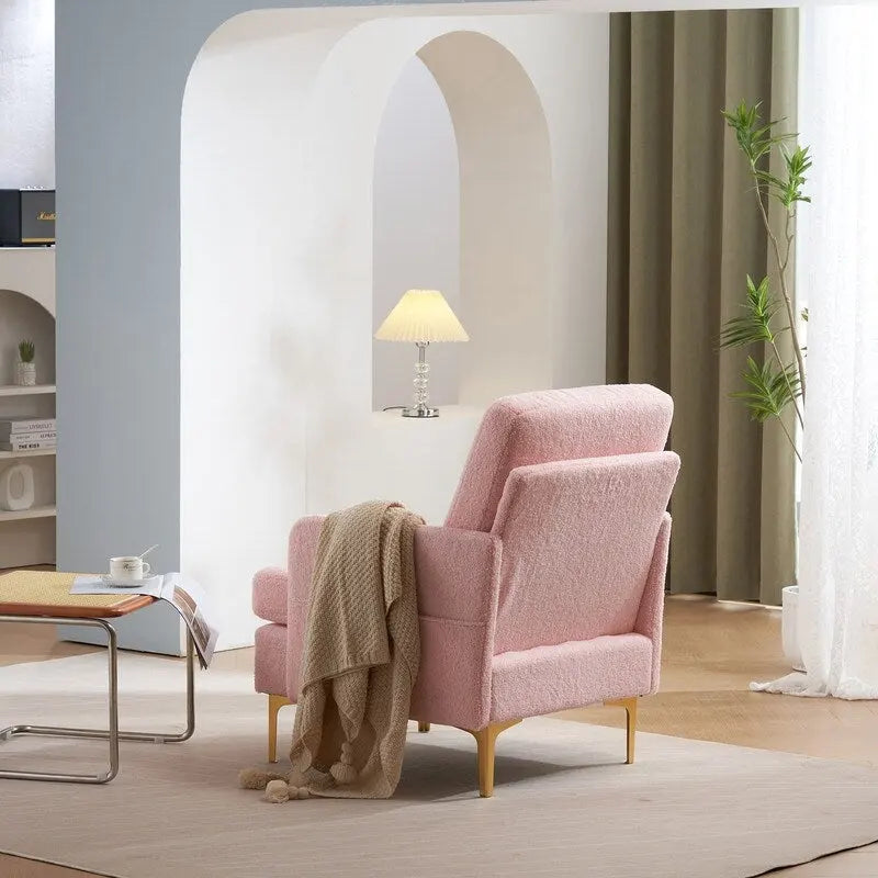 Poltrona di design rivestita in lino