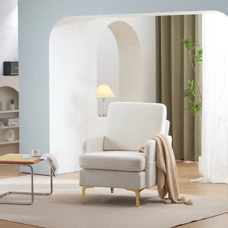 Poltrona di design rivestita in lino