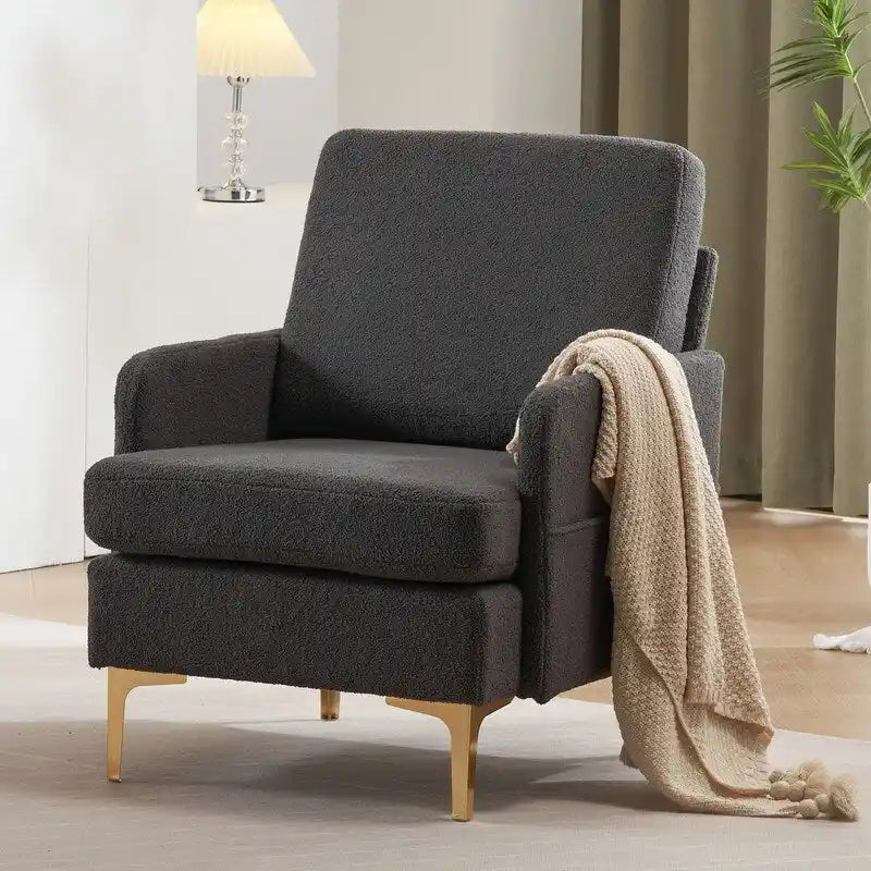 Poltrona di design rivestita in lino