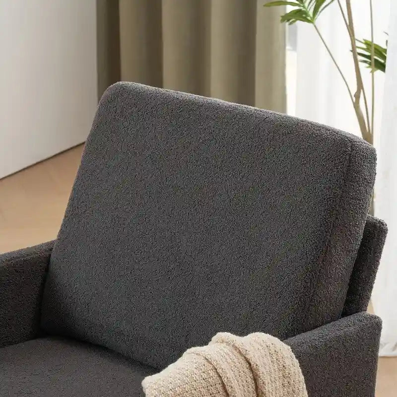 Poltrona di design rivestita in lino