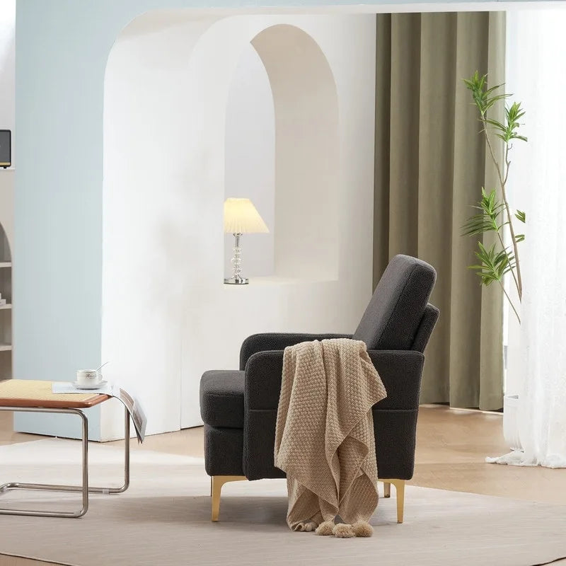 Poltrona di design rivestita in lino