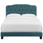 Letto matrimoniale con piattaforma in velluto verde acqua Dayton con testiera capitonné