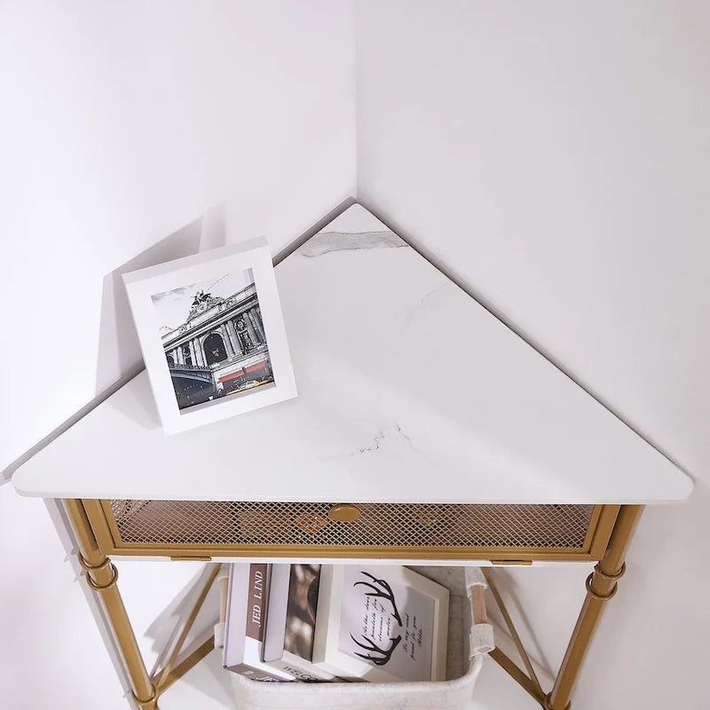 Tavolino angolare triangolare con 3 ripiani e struttura in metallo – Marrone rustico / Bianco-oro / Grigio